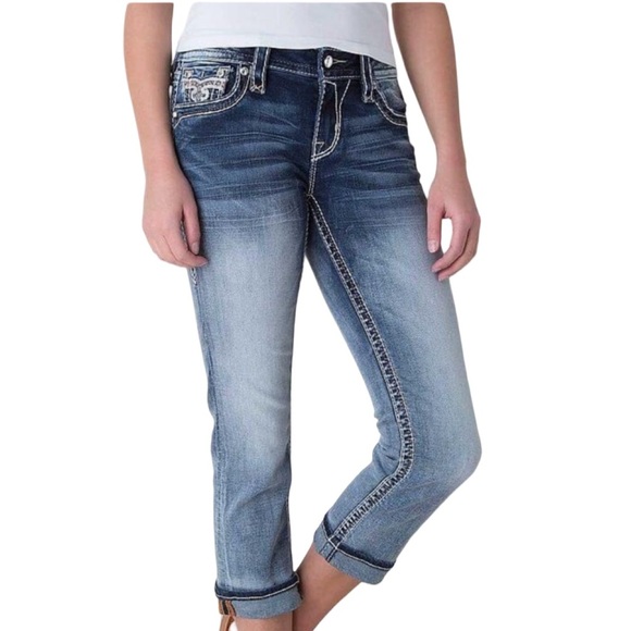 Rock Revival Mid Rise Curvy Capri Jean Audrina Wash Embroidery Rhinestones Sz 28 - Picture 1 of 16